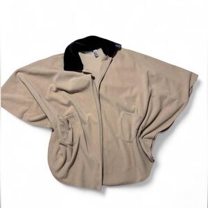 Le Moda tan cape jacket fur collar and pockets. Size: L
